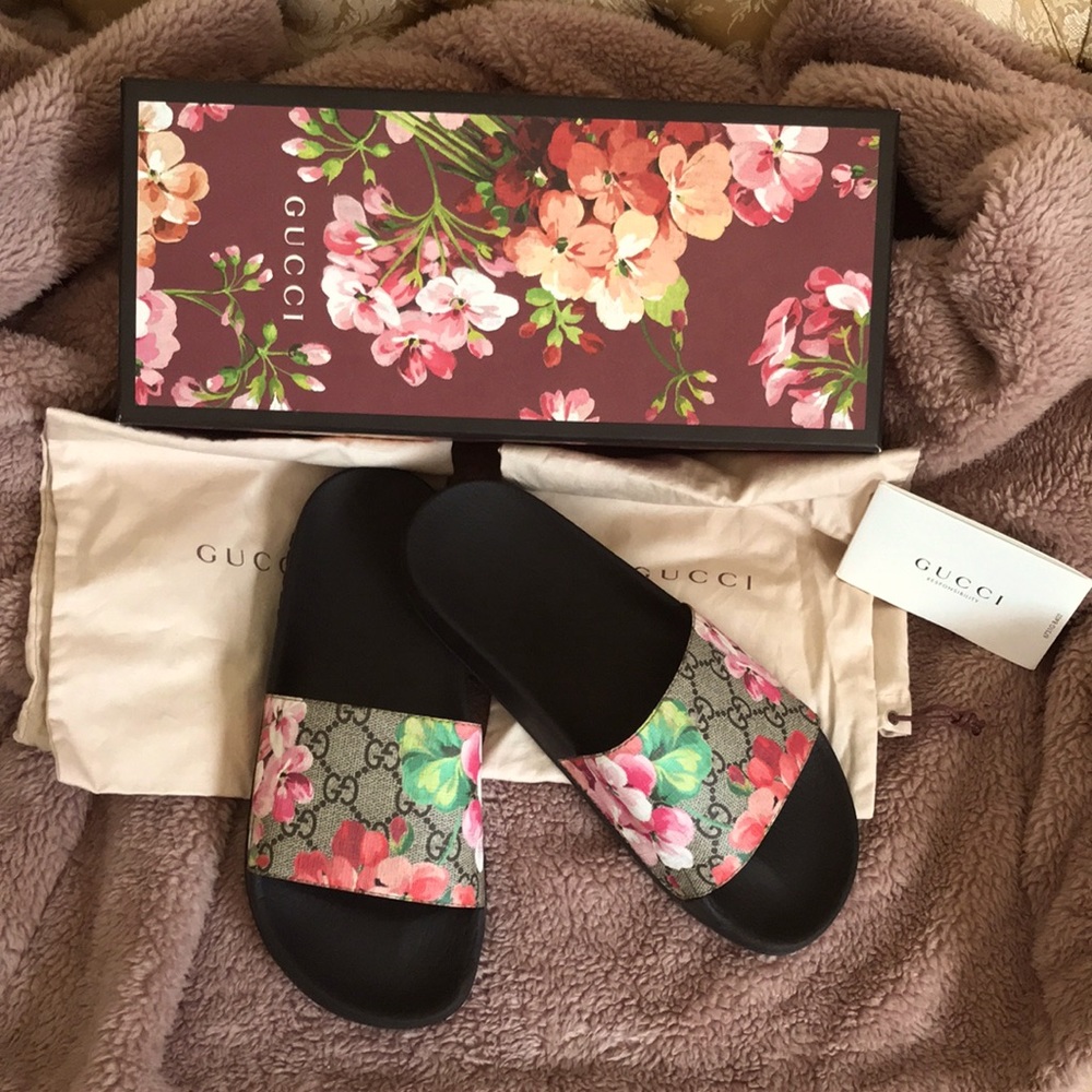 Authentic Pink, Gucci blossom sides.